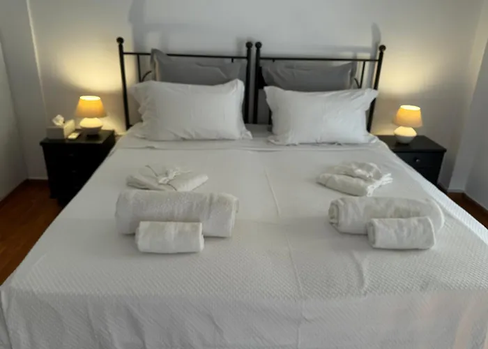 Elegant Penthouse 120Sqm With Large Veranda, 5 Min Walk To Ambelokipous Metro Station